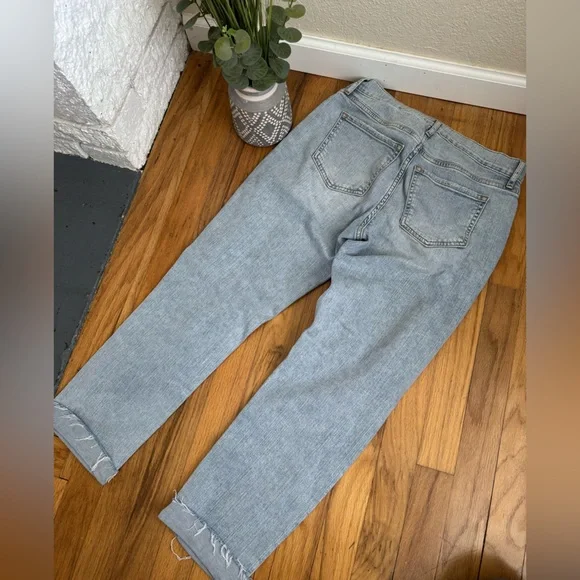 EUC Banana Republic Women’s ‘Girlfriend’ Light Wash Jeans 0/25 - Picture 2 of 10